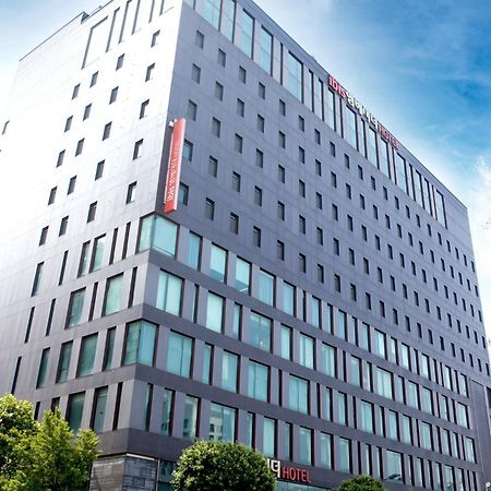 Ibis Ambassador Suwon Hotel Exterior photo