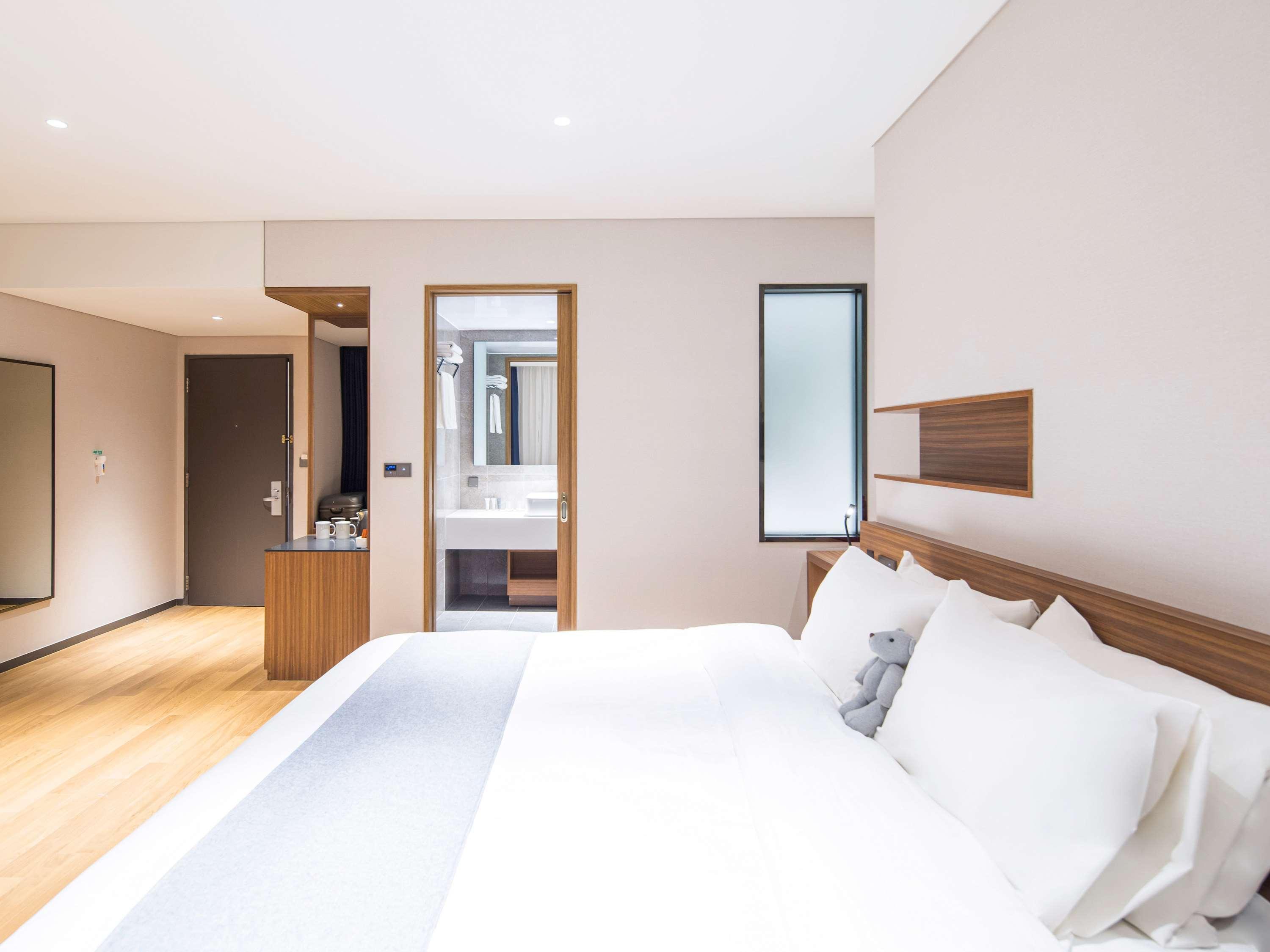 Ibis Ambassador Suwon Hotel Exterior photo