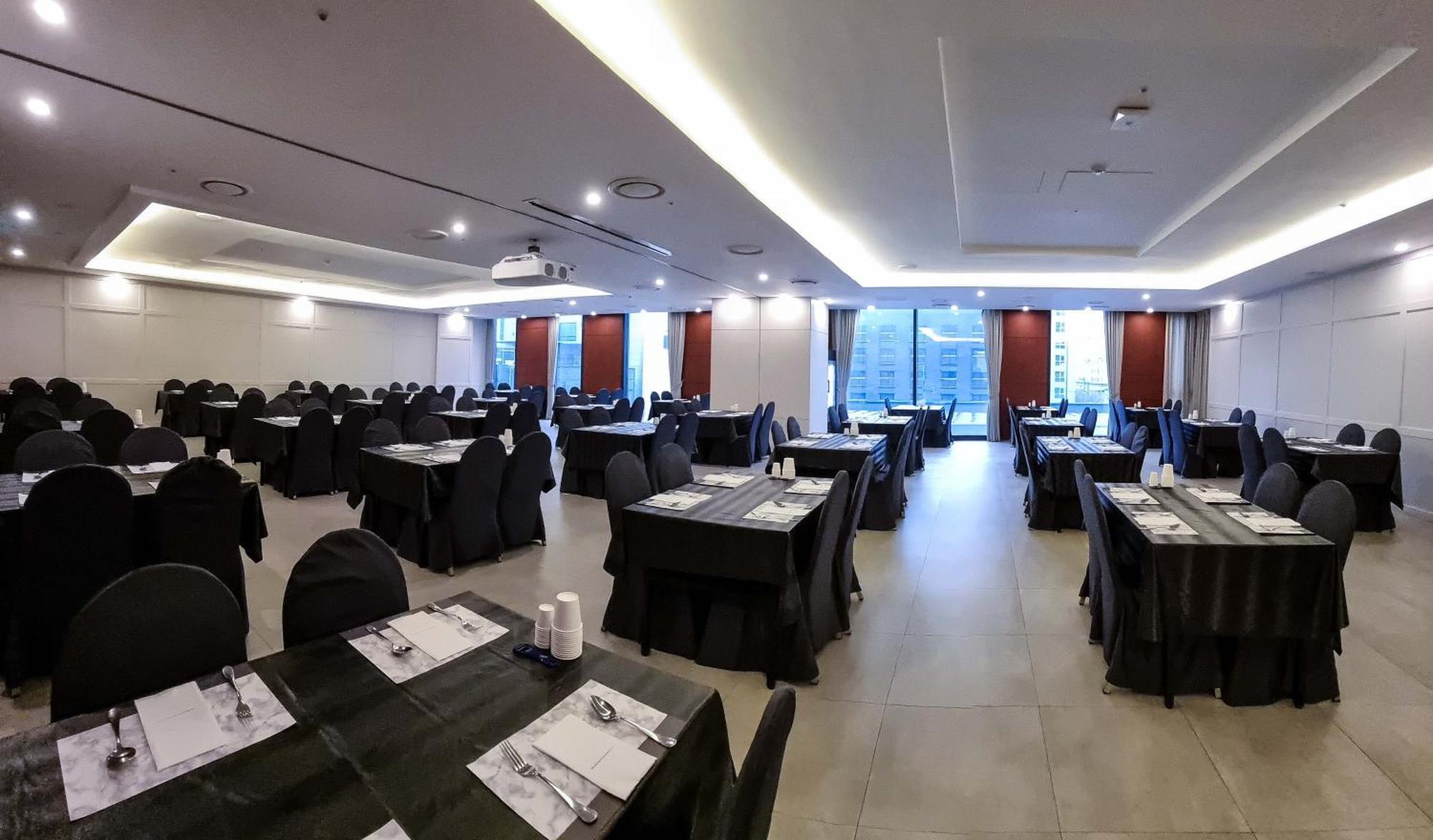 Ibis Ambassador Suwon Hotel Exterior photo